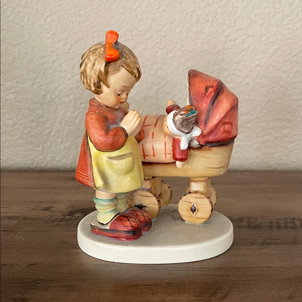 VINTAGE TMK3 GOEBEL HUMMEL "DOLL MOTHER" COLLECTOR
ITEM FIGURINE W.GERMANY #67